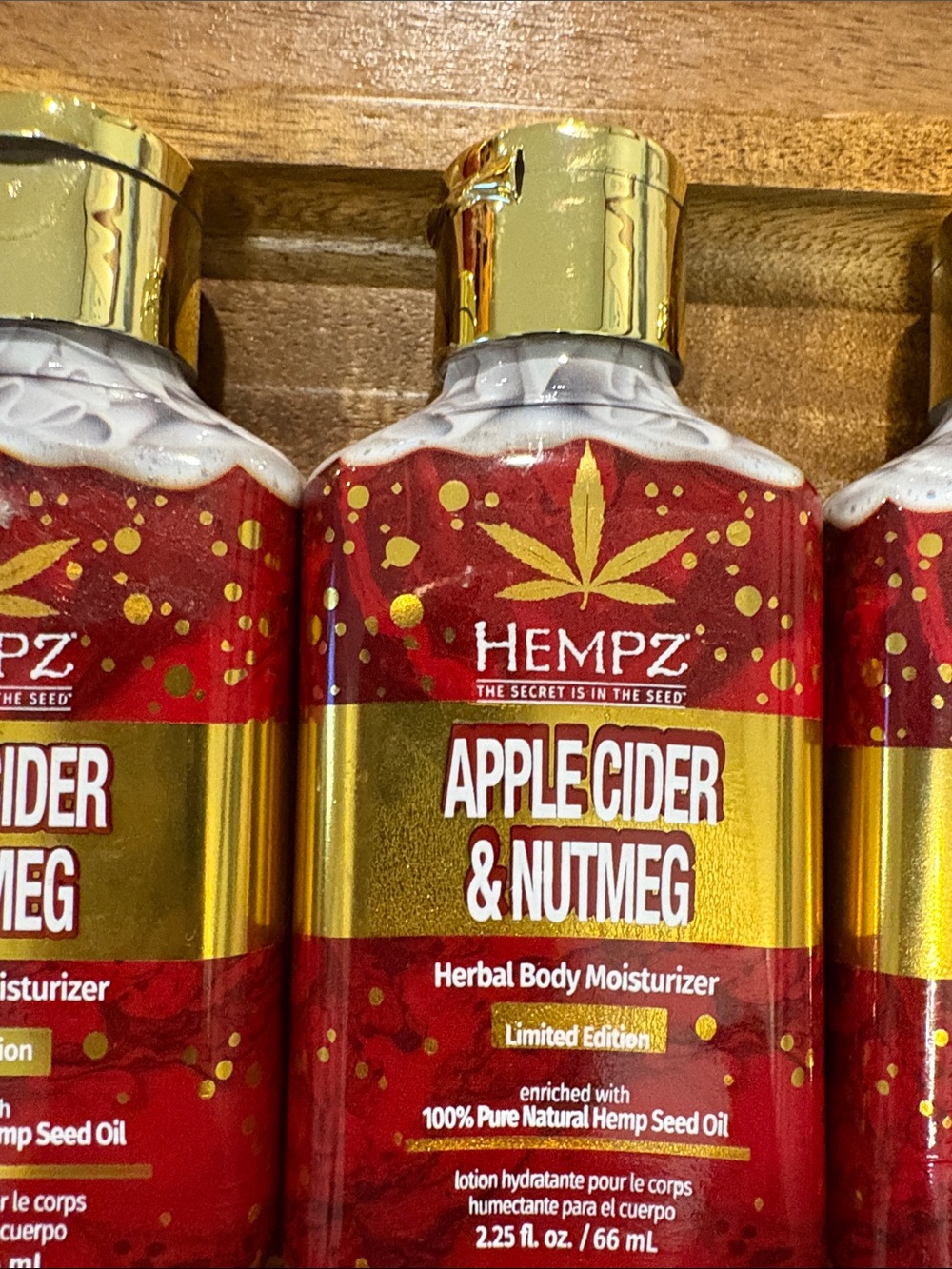 Hempz Apple Cider & Nutmeg Herbal Body Moisturizer — Red & Gold